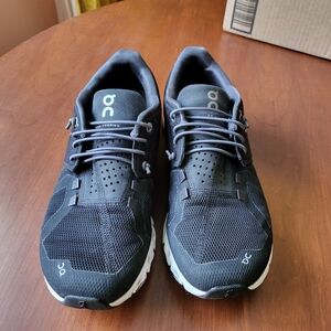 ON Cloud Running Shoes - Womens